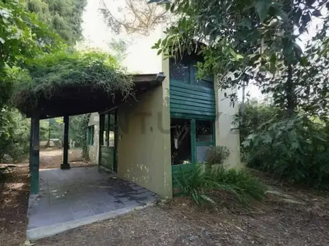 CASA EN VENTA 3 AMBIENTES CON AMPLIO PARQUE Y PARRILLA. Sierra de los Padres