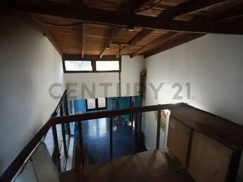 CASA EN VENTA 3 AMBIENTES CON AMPLIO PARQUE Y PARRILLA. Sierra de los Padres