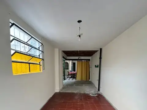 Casa 4 ambientes con 1 baño