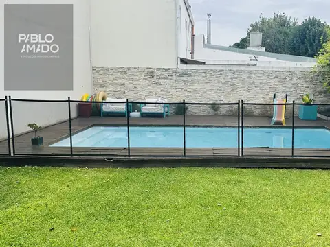 Casa en Venta con 2 cocheras
