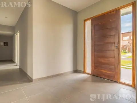 Casa 5 ambientes con 3 baños