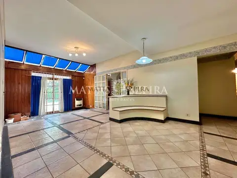 Casa en Venta en Castelar, USD 379.000
