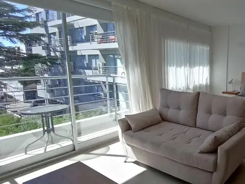 Departamento monoambiente CON COCHERA, ideal renta temporaria!