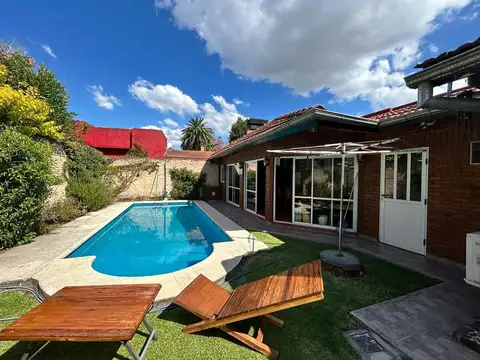 Casa en venta en Adrogué 4 dormitorios