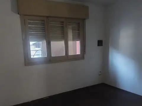 Casa 5 ambientes con 1 baño