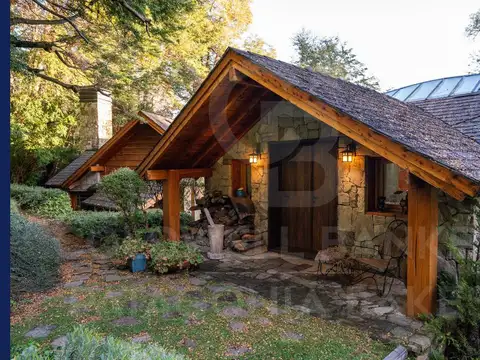 Casa en Venta con 2 cocheras