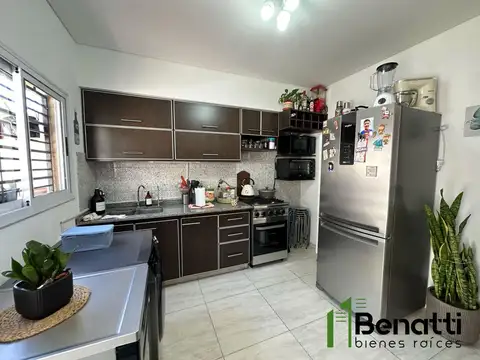 Duplex 3 ambientes con garaje, patio y terraza. VENTA