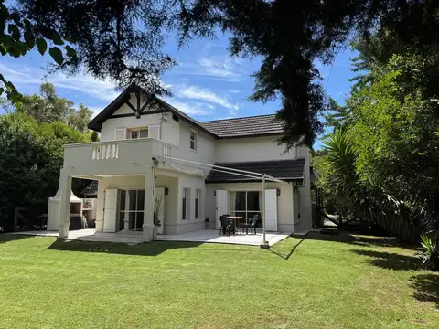 Casa en Venta con 2 cocheras