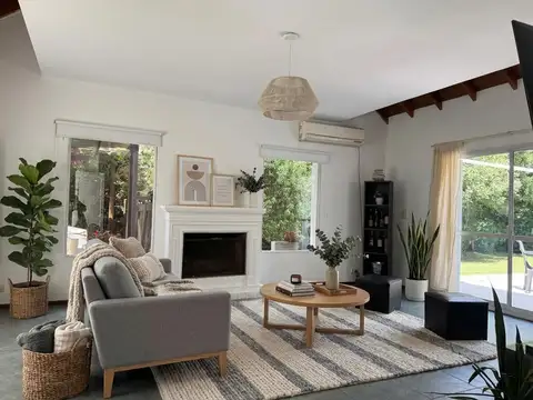 Casa en Venta con 2 cocheras