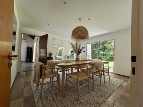 Casa 5 ambientes con 2 baños