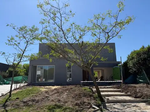 Casa  en Venta en Santa Guadalupe, Pilar del Este, Pilar