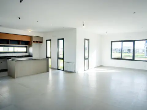 Casa en Venta en Moreno, USD 315.000