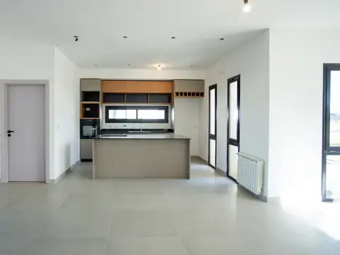 Casa 4 ambientes con 4 baños