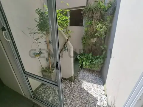 Rio de Janeiro 300, Piso 0