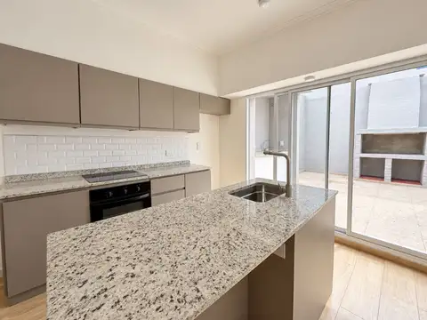 Casa 5 ambientes con 1 baño