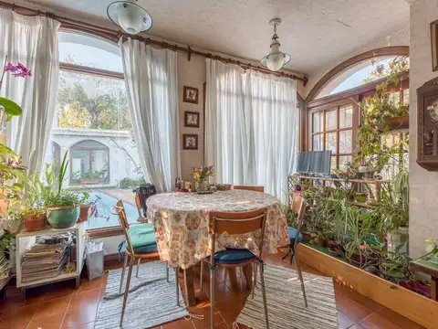 La Lucila Casa muy luminosa con Jardín y Pileta
