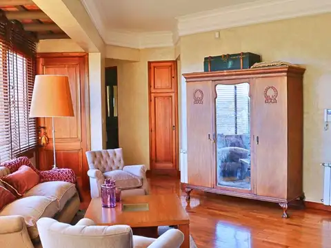 Casa 8 ambientes con 3 baños