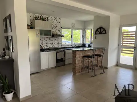 Casa 5 ambientes con 2 baños
