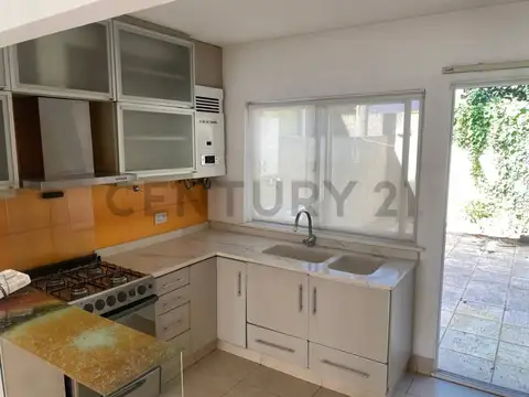 Exclusivo Dúplex 3 Ambientes en Barrio Alemán de Martínez – Con Patio y Entrada para Auto