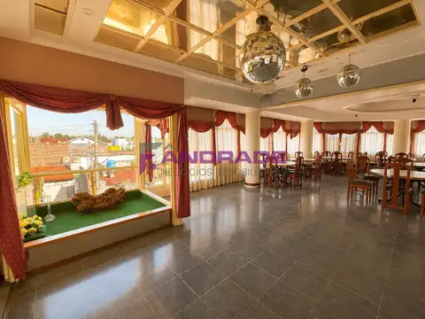 Edificio Comercial 610 m² cub. + Terreno 220 m² | Importante esquina en Villa Luzuriaga