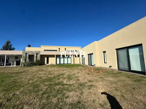 Casa en Venta con 4 cocheras