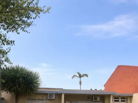 VENTA CASA 3AMB JARDIN PILETA HURLINGHAM PERMUTA