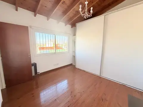 Depto Tipo Casa en Venta de 5 ambientes