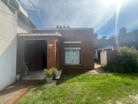 HERMOSA CASA CENTRICA EN VENTA! GENERAL LAS HERAS
