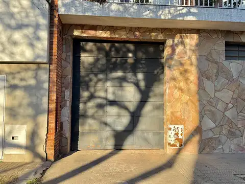GALPÓN EN ZONA OESTE – AZCUENAGA. AV. ROUILLÓN ENTRE RIOJA Y MARCOS PAZ