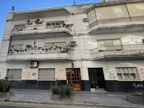 Oportunidad 3 ambientes excelente estado 1er piso por escalera