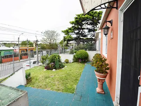 Ferreira y Artigas 300