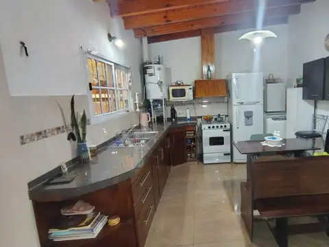 VENTA CASA MAS DEPARTAMENTO EN TALLERES ESTE