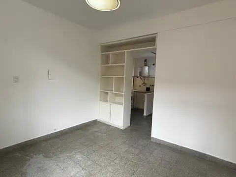 JUJUY Nº 1600, PISO 02, DPTO. B, ESCALERA.-