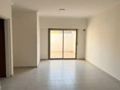 Venta Casa con local,  6 Ambientes con Pileta en Remedios De Escalada Lanus