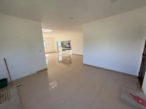 Casa 4 ambientes con 3 baños