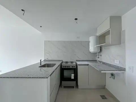 Departamento monoambiente con patio a estrenar en Lourdes