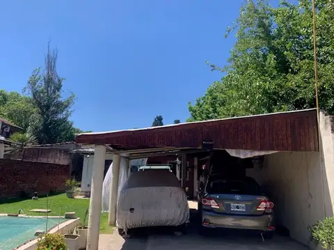 Casa en Venta con 2 cocheras