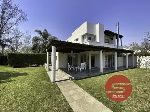 Casa en alquiler de dos plantas, patio, Fisherton