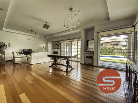 Casa en Alquiler con 2 cocheras