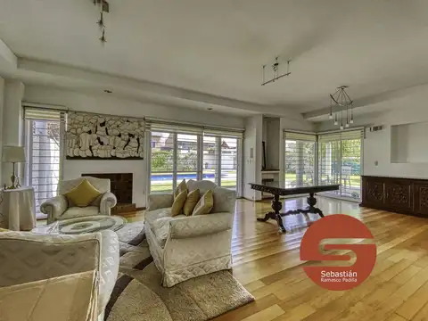 Casa 5 ambientes con 4 baños