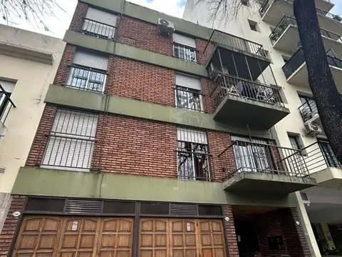 3 AMBIENTES LAVADERO INDEPTE. 1º PISO POR ESCALERA 61 M2.