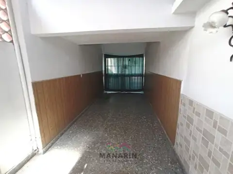 Casa 6 ambientes con 2 baños