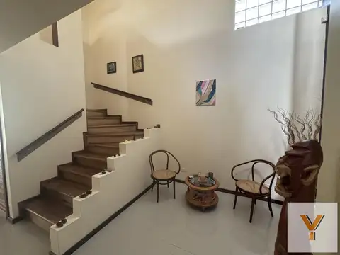 Casa en venta - 4 Dormitorios 3 Baños - Cochera - 1608Mts2 - Villa Elisa