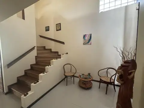 Casa en venta - 4 Dormitorios 3 Baños - Cochera - 1608Mts2 - Villa Elisa