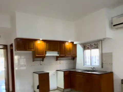 Casa 7 ambientes con 1 baño