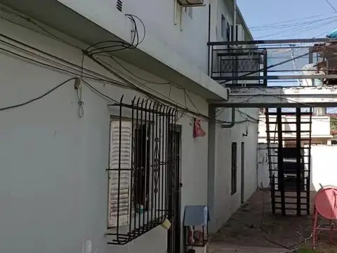 Casa 10 ambientes con 5 baños
