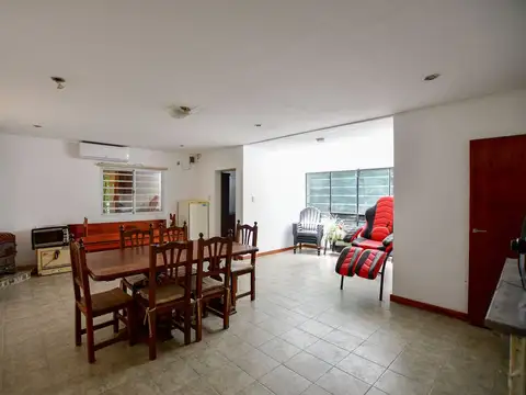 CASA EN VENTA SICARDI 2 DORMITORIOS CON PILETA