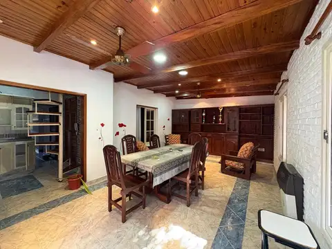 Amplia casa con parque