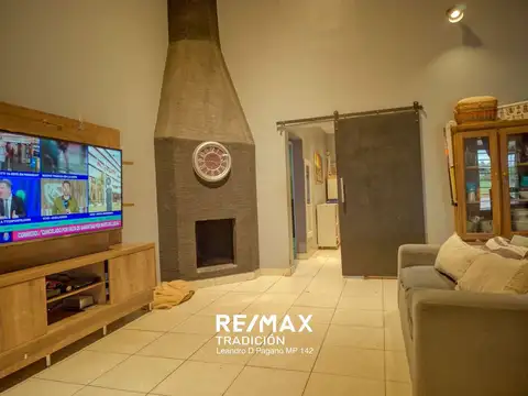 Casa 4 ambientes con 2 baños