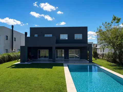 Casa en Venta en Puertos del Lago – Barrio Acacias | 3 Dormitorios | Pileta